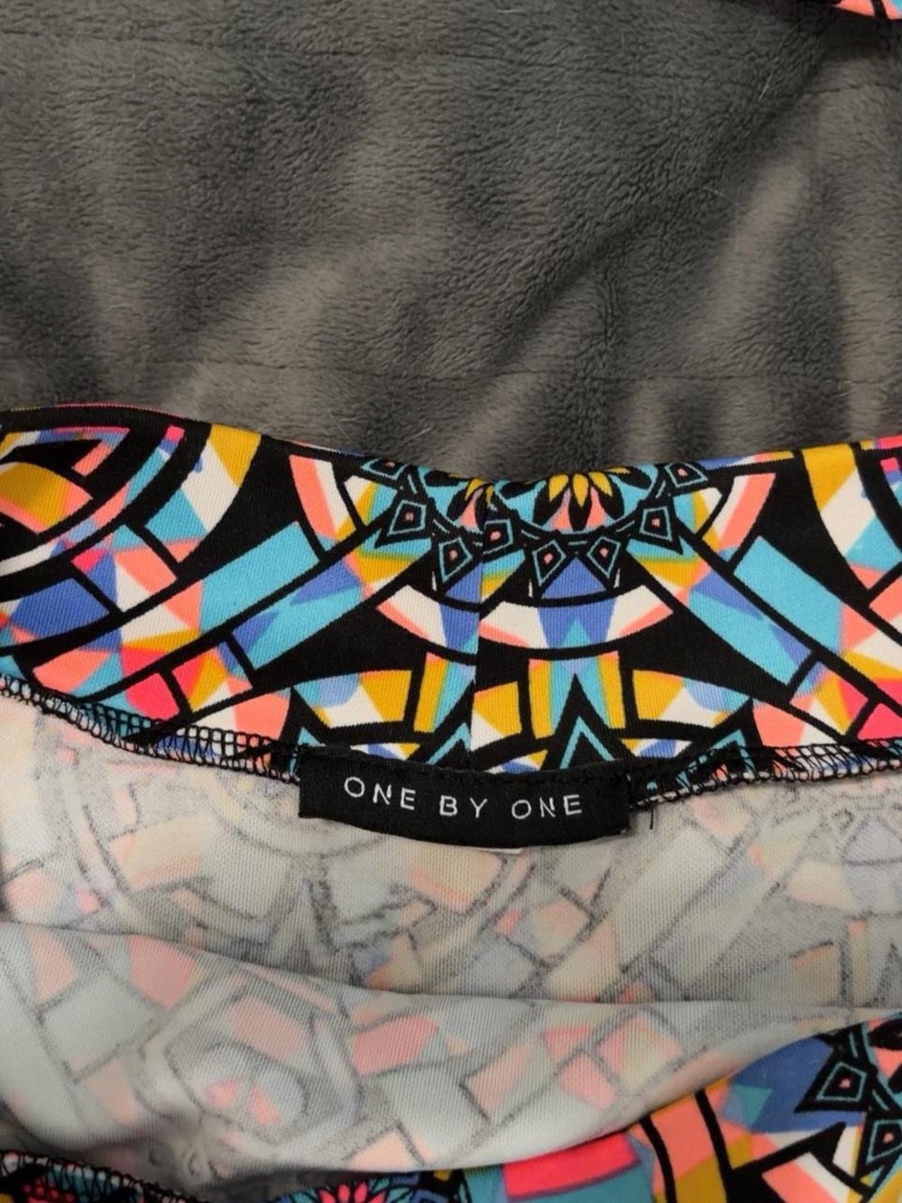 One by One Rave Set 🌈⭐️ Colorful Geometric Two-Piece Swim Set - Picture 4 of 6